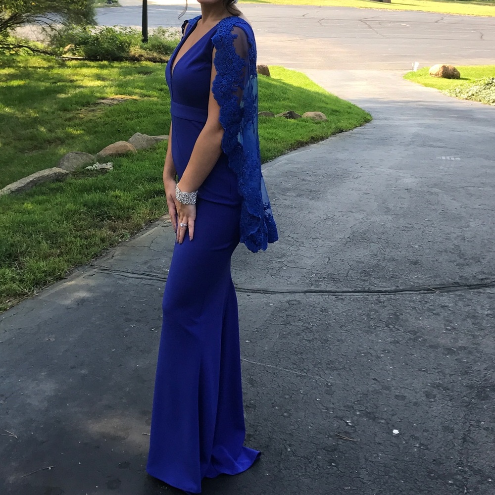 Royal Blue Lace Cape Gown HOMECOMING - Picture 4 of 8